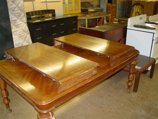 Grossman Auction Pictures From November 8, 2009 - 1305 W 80th St, Cleveland, OH  44102